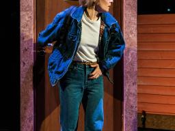 Fun home lesbiska seritecknaren alison bechdel stadsteatern stockholm 